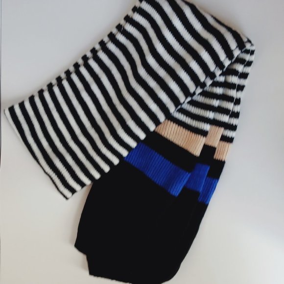 White, black, blue and tan scarf. Lightweight sweater.r material. - Picture 2 of 6